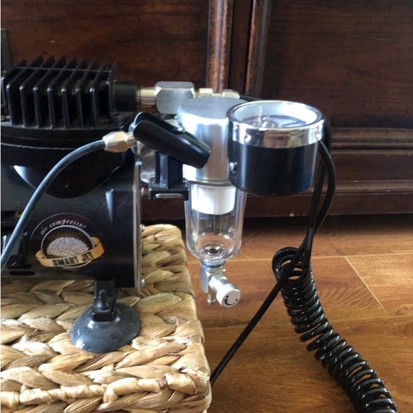 Iwata airbrush compressor - Picture 5 of 9